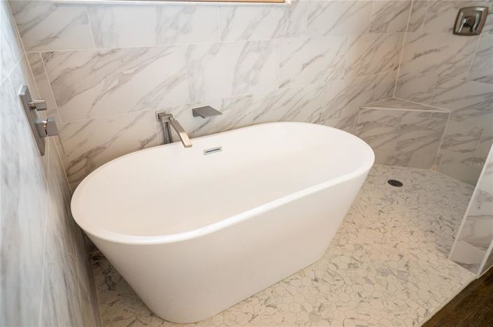 Image No.19-3 Bed Property for sale