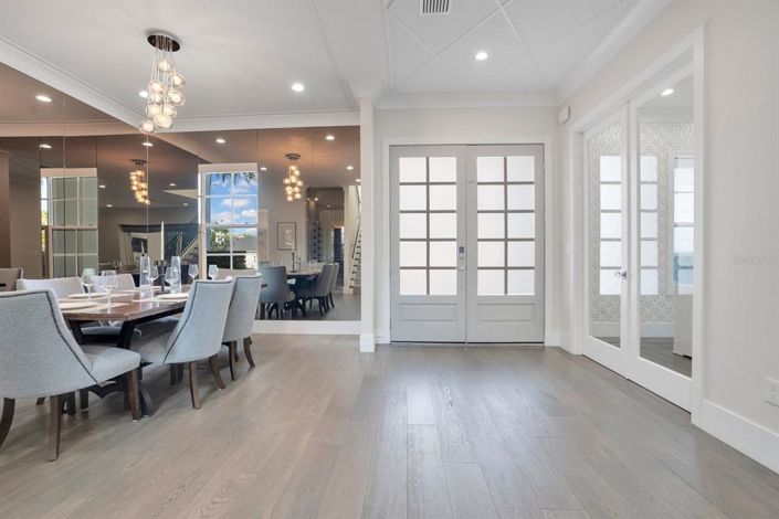 Image No.2-5 Bed Property for sale