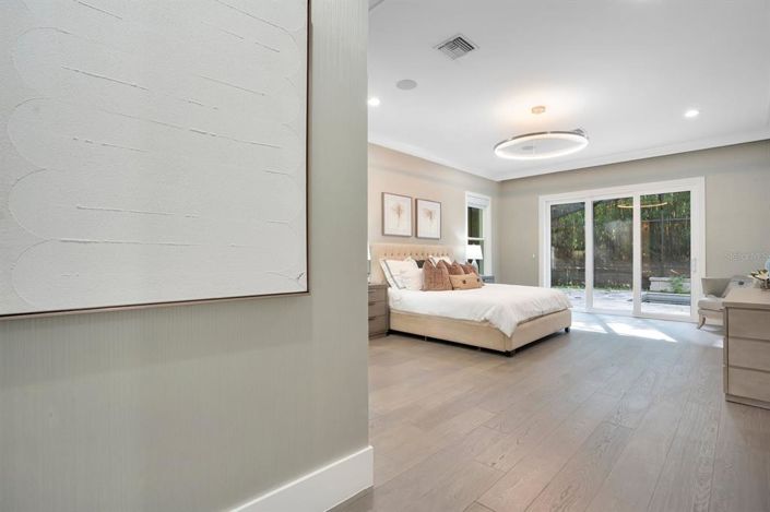 Image No.15-5 Bed Property for sale