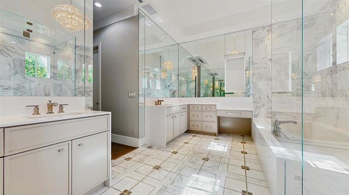 Image No.19-5 Bed Property for sale