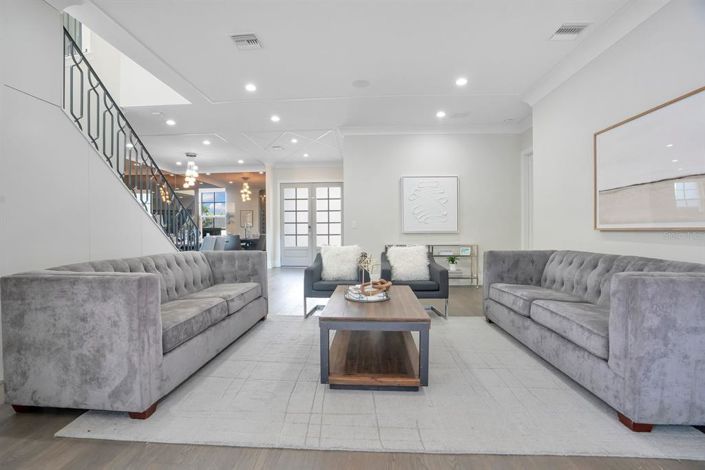 Image No.20-5 Bed Property for sale