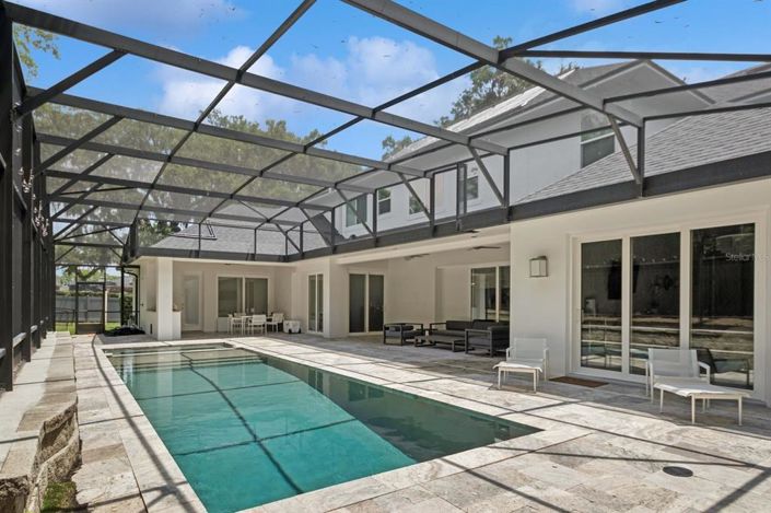 Image No.2-5 Bed Property for sale