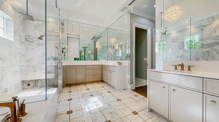 Image No.20-5 Bed Property for sale