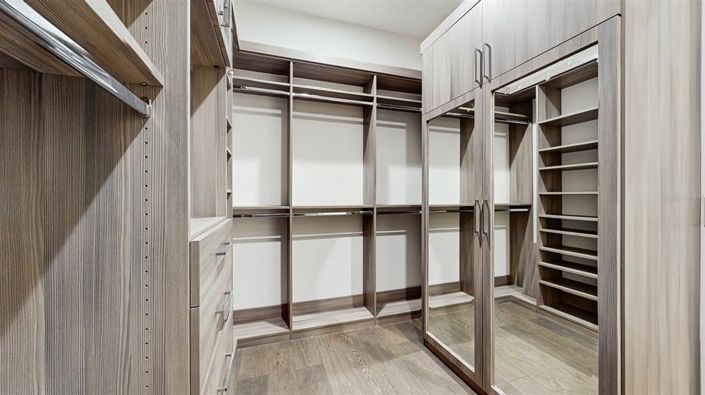 Image No.21-5 Bed Property for sale