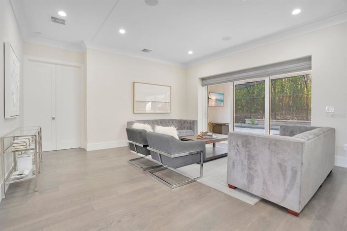 Image No.22-5 Bed Property for sale