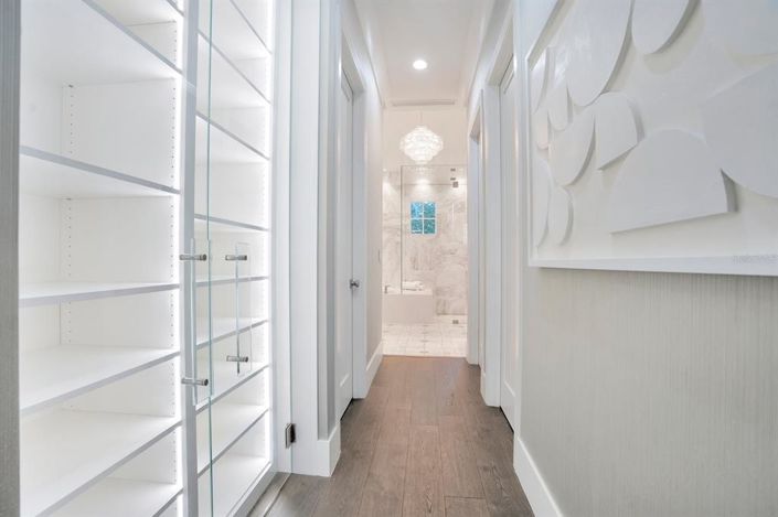 Image No.23-5 Bed Property for sale