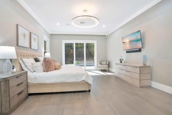 Image No.24-5 Bed Property for sale