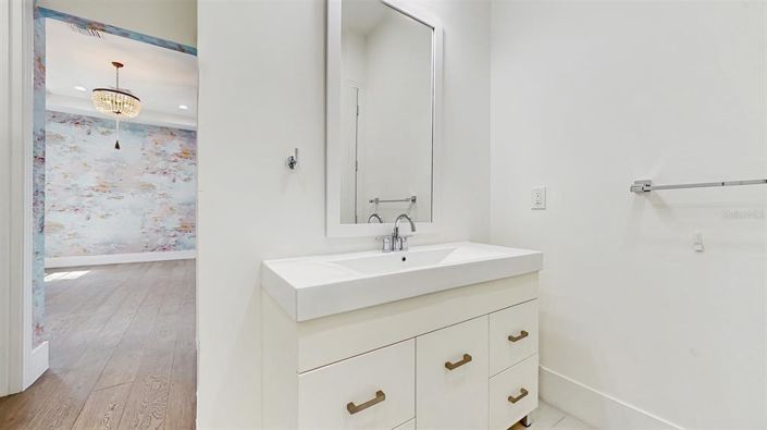 Image No.24-5 Bed Property for sale