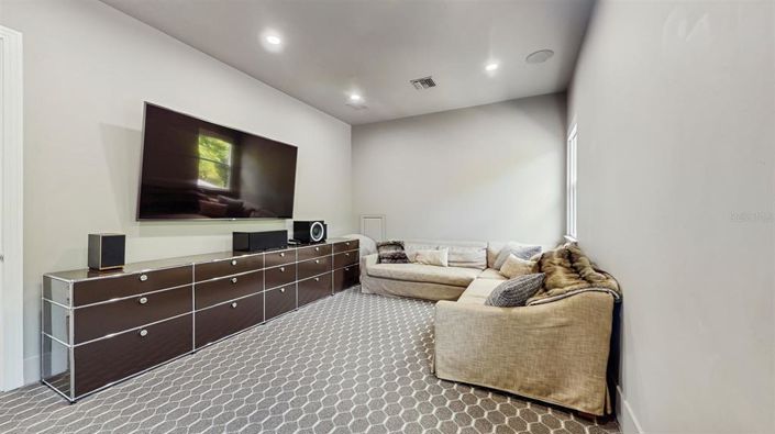 Image No.30-5 Bed Property for sale