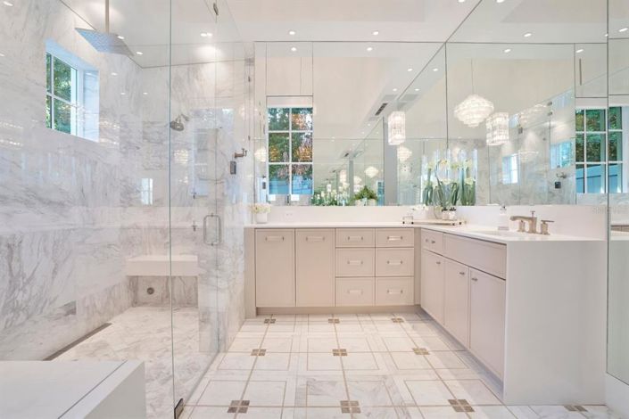 Image No.32-5 Bed Property for sale