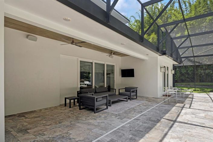 Image No.32-5 Bed Property for sale