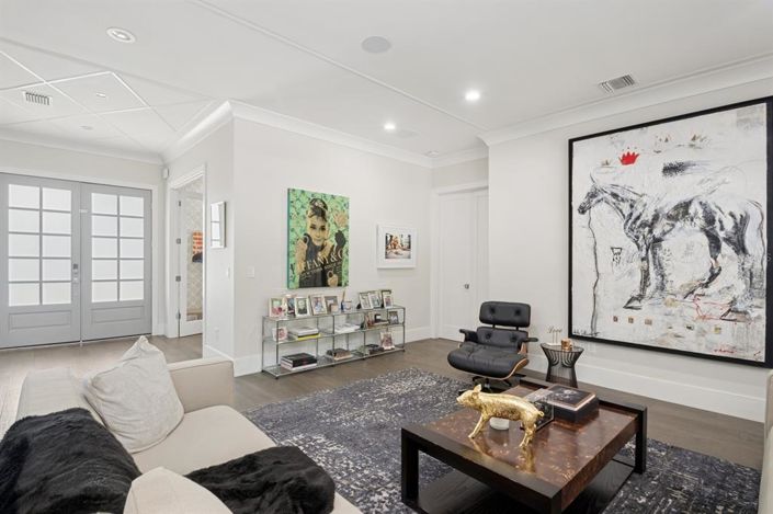 Image No.5-5 Bed Property for sale