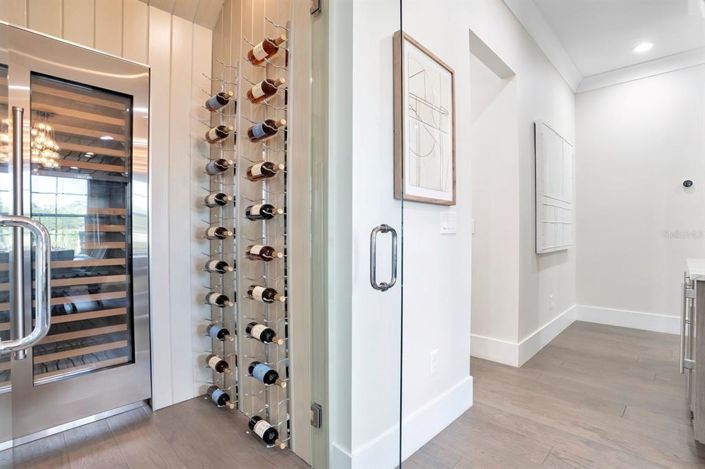 Image No.6-5 Bed Property for sale