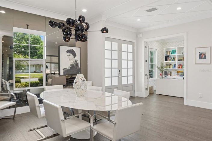 Image No.6-5 Bed Property for sale