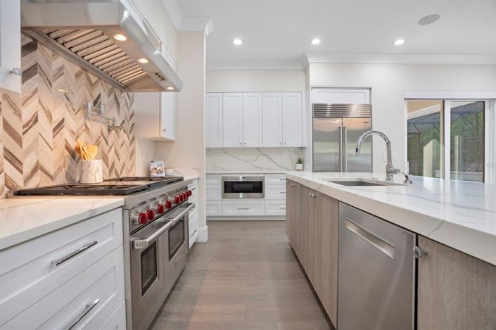 Image No.8-5 Bed Property for sale