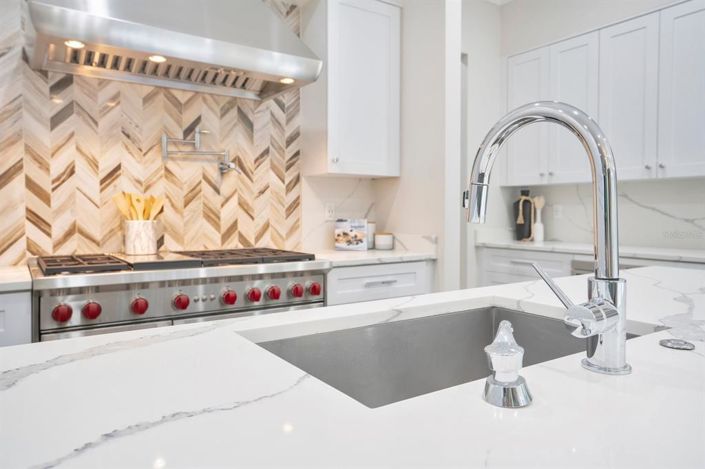 Image No.10-5 Bed Property for sale