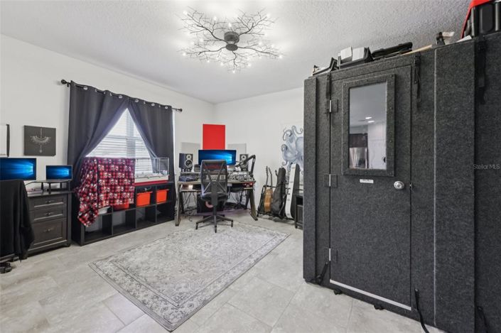 Image No.13-3 Bed Property for sale