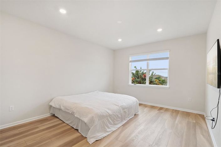 Image No.15-5 Bed Property for sale