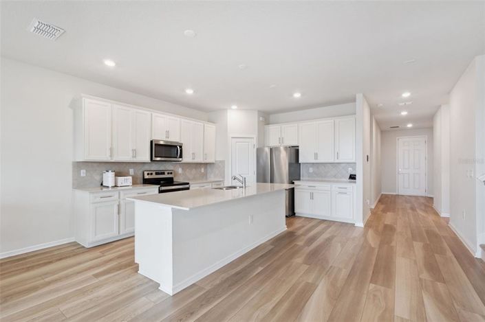 Image No.7-5 Bed Property for sale