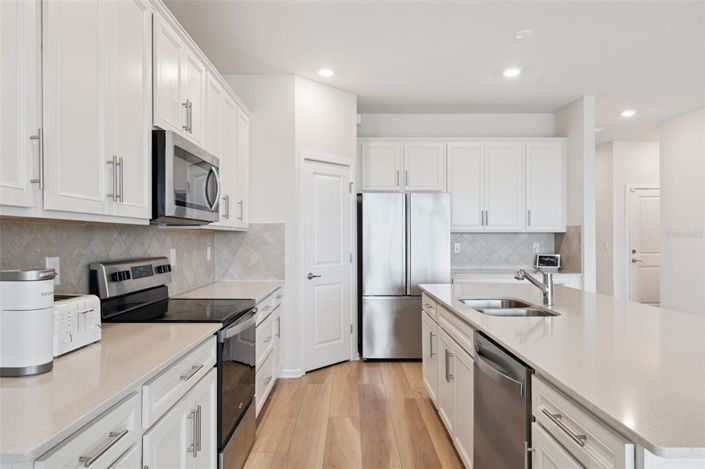 Image No.8-5 Bed Property for sale