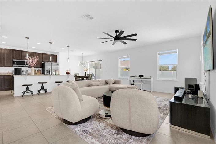 Image No.2-4 Bed Property for sale