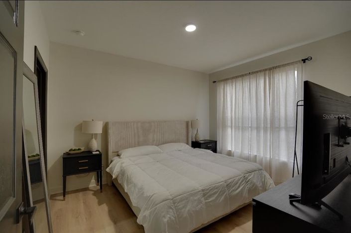 Image No.12-2 Bed Property for sale