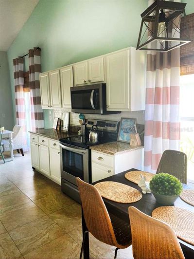 Image No.4-4 Bed Property for sale