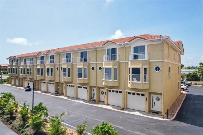 Image No.1-3 Bed Townhouse for sale