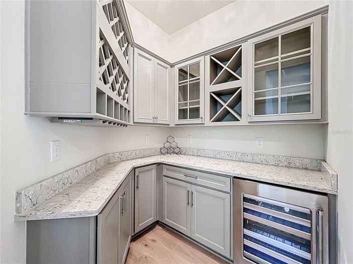 Image No.14-5 Bed Property for sale