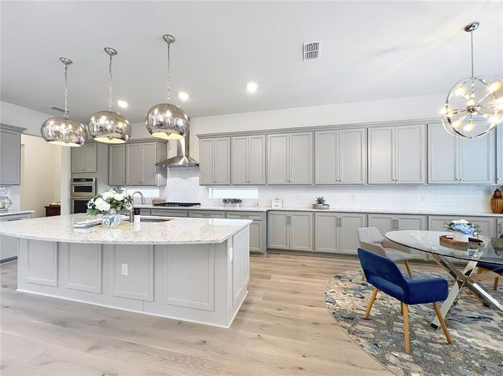 Image No.17-5 Bed Property for sale