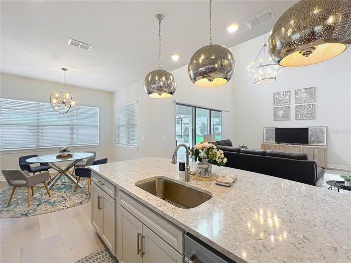 Image No.24-5 Bed Property for sale