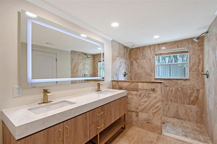 Image No.10-2 Bed Property for sale