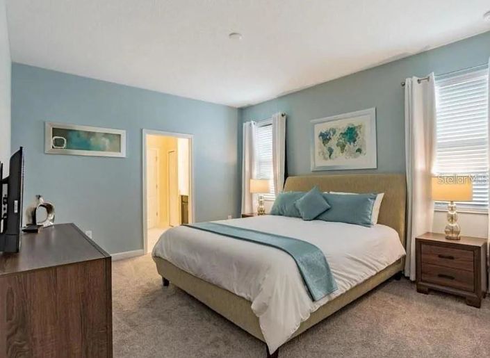 Image No.11-8 Bed Property for sale