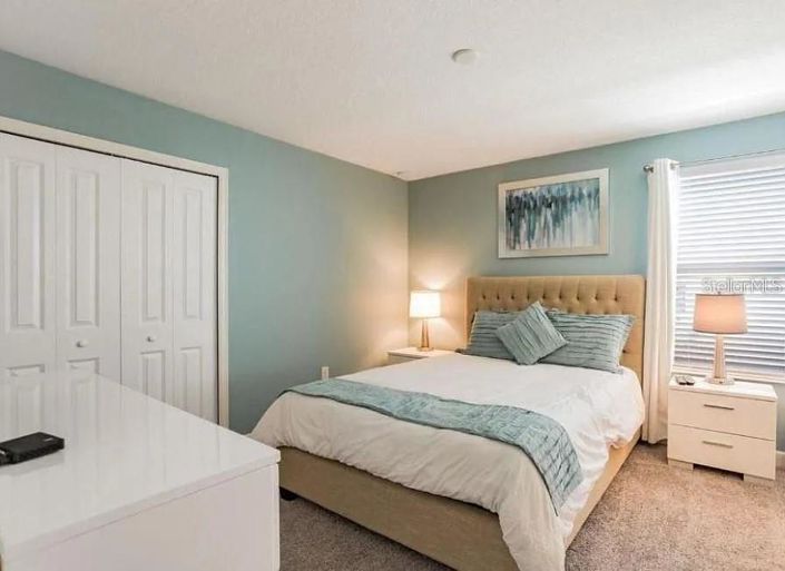 Image No.12-8 Bed Property for sale