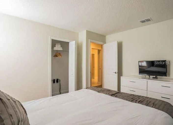 Image No.16-8 Bed Property for sale