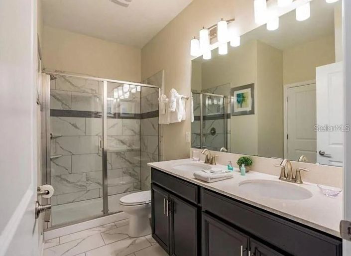 Image No.18-8 Bed Property for sale