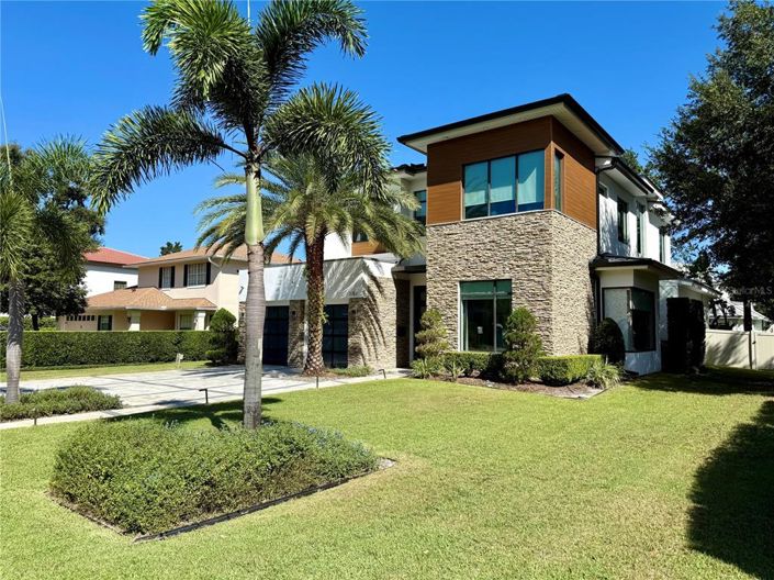 Image No.1-5 Bed Property for sale