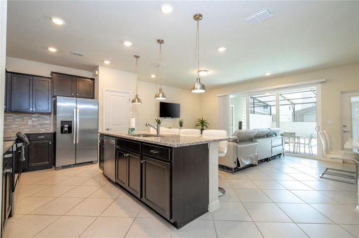 Image No.12-5 Bed Townhouse for sale