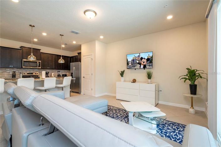 Image No.14-5 Bed Townhouse for sale