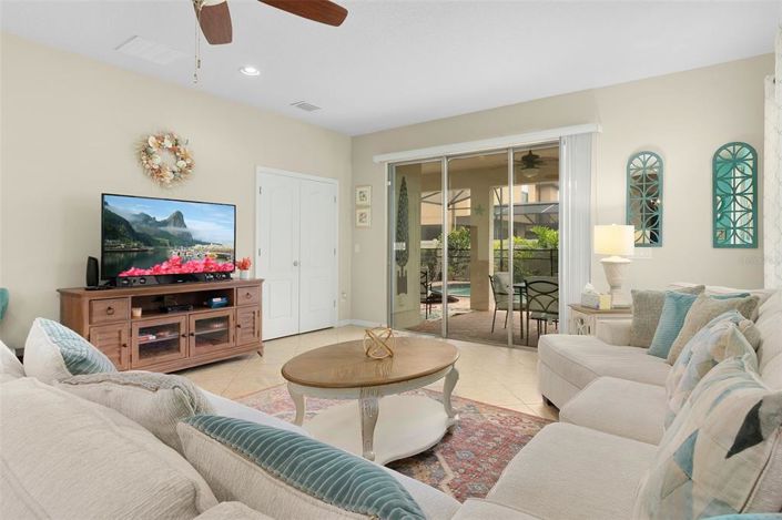 Image No.22-7 Bed Property for sale