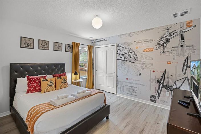 Image No.13-6 Bed Property for sale