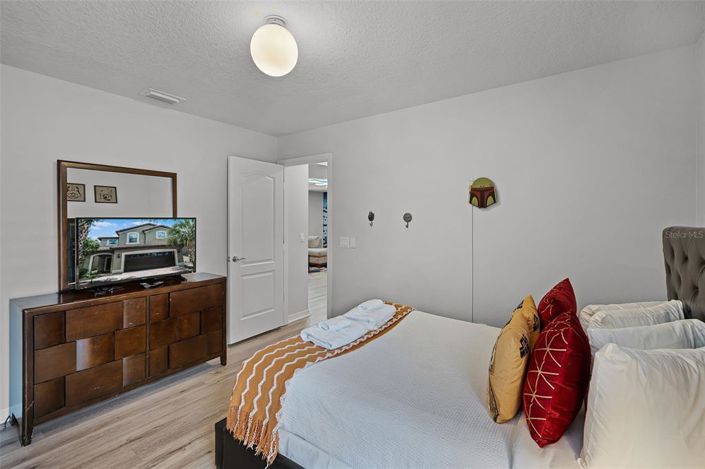 Image No.14-6 Bed Property for sale