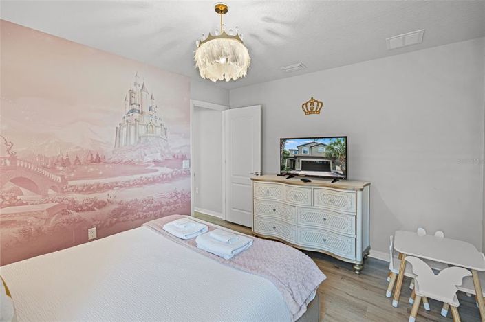 Image No.17-6 Bed Property for sale