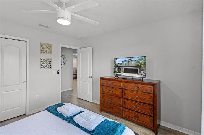 Image No.19-6 Bed Property for sale