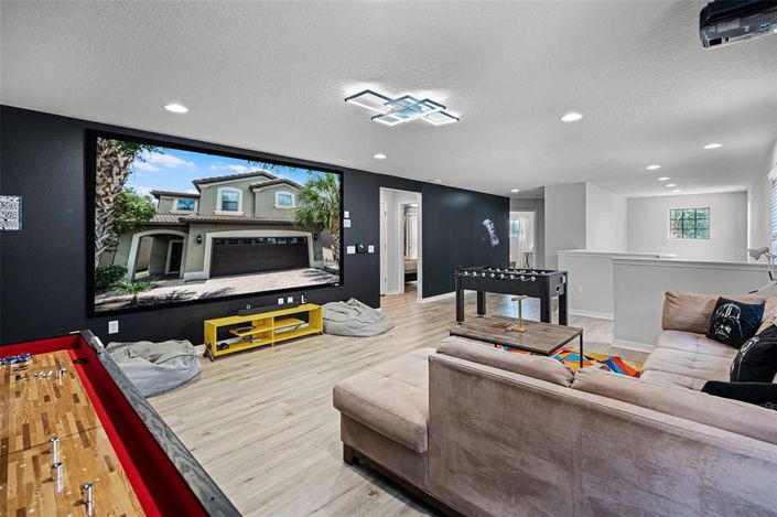 Image No.24-6 Bed Property for sale