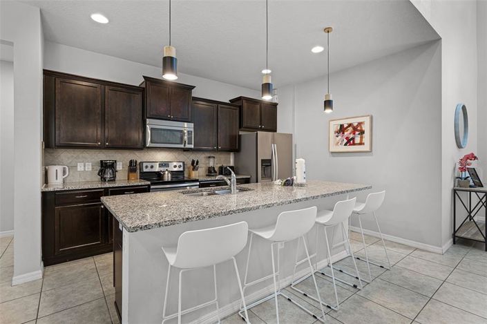 Image No.4-6 Bed Property for sale