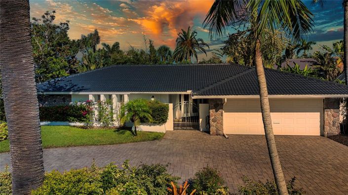 Image No.28-4 Bed Property for sale