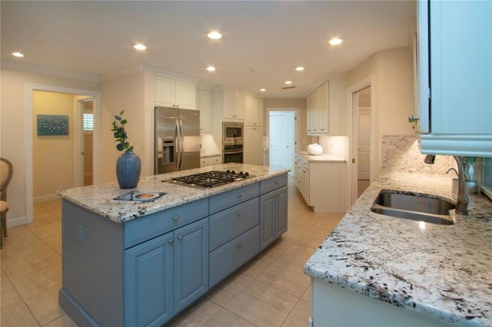 Image No.4-4 Bed Property for sale