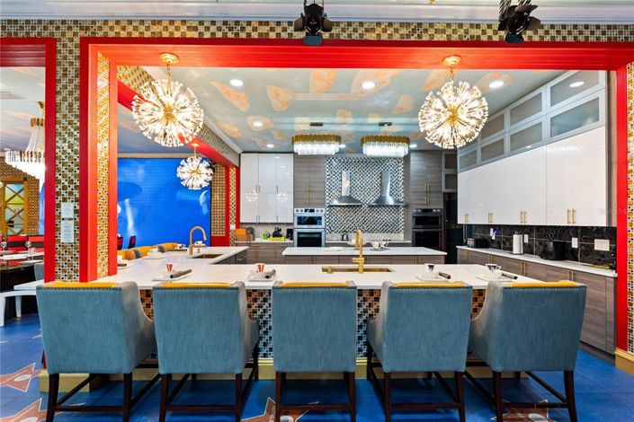 Image No.10-20 Bed Property for sale