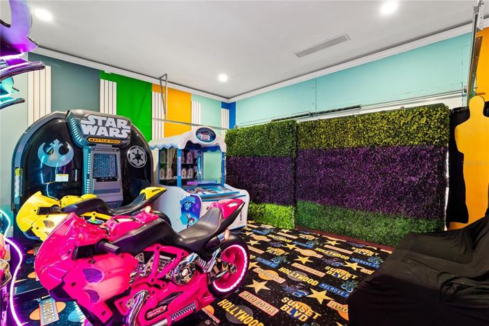 Image No.12-20 Bed Property for sale